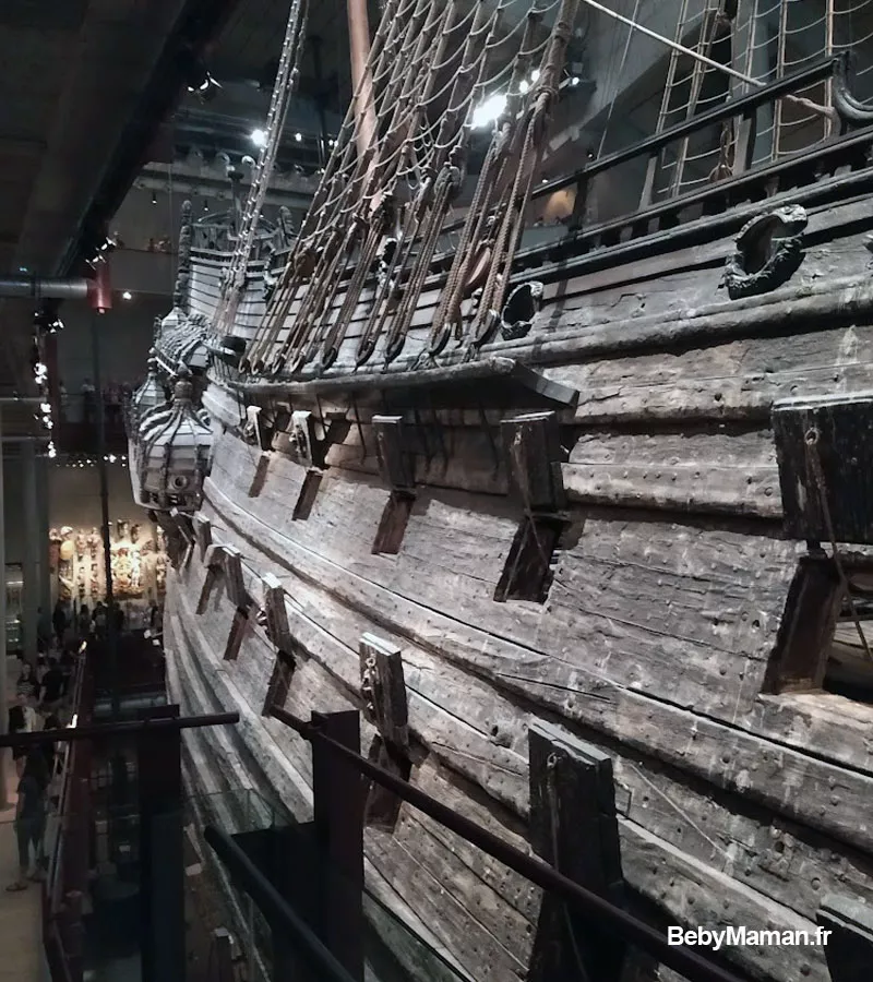 stockholm vasa bateau bois vestige epave musee mer bebymaman La gigantesque coque en bois du Vasa exposée au musée Vasa de Stockholm en Suède