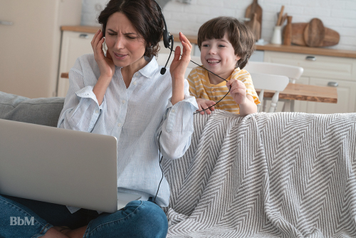 teletravail famille maman enfant maison travail carriere pro organisation garder galere difficultes domicile cuisine ordinateur