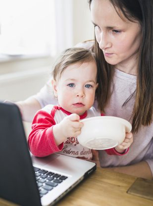 Maman s'occupe des repas en télétravail