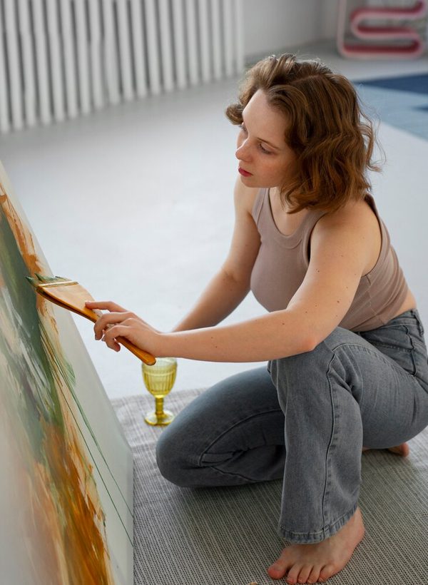 Femme artiste peintre