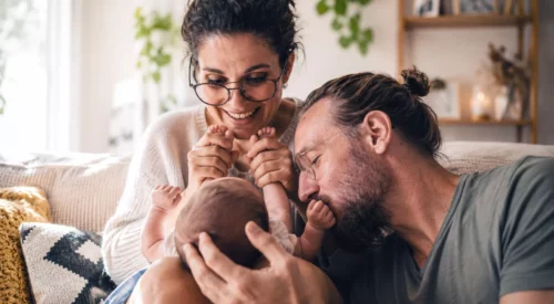 Couple après l’arrivée de bébé : pourquoi on ne sait plus se parler ?