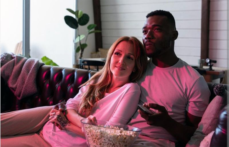 Soirée romantique avec un film Netflix