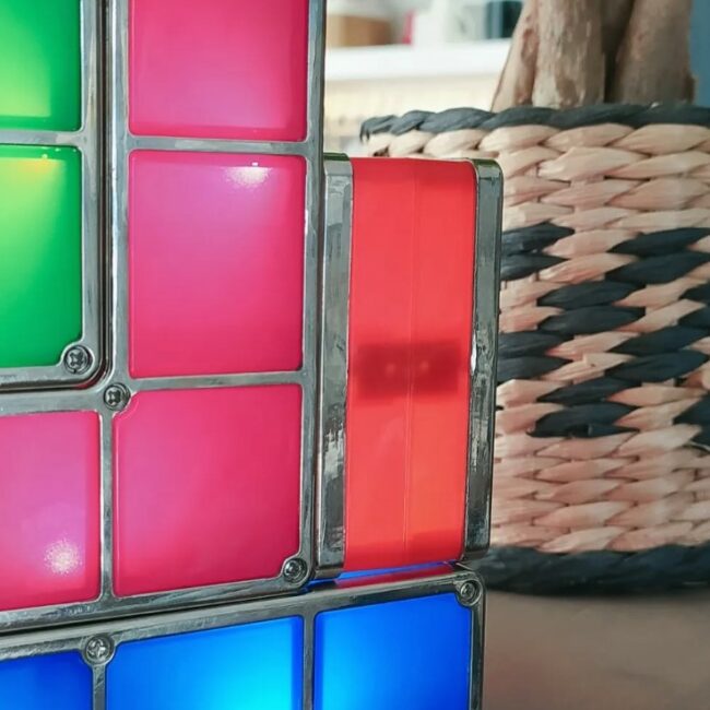 Une lampe Tetris pour créer une ambiance geek dans ma maison.