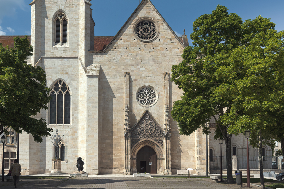 agen cathedrale lot et garonne interieur facade architecture antique gothique porte arbre