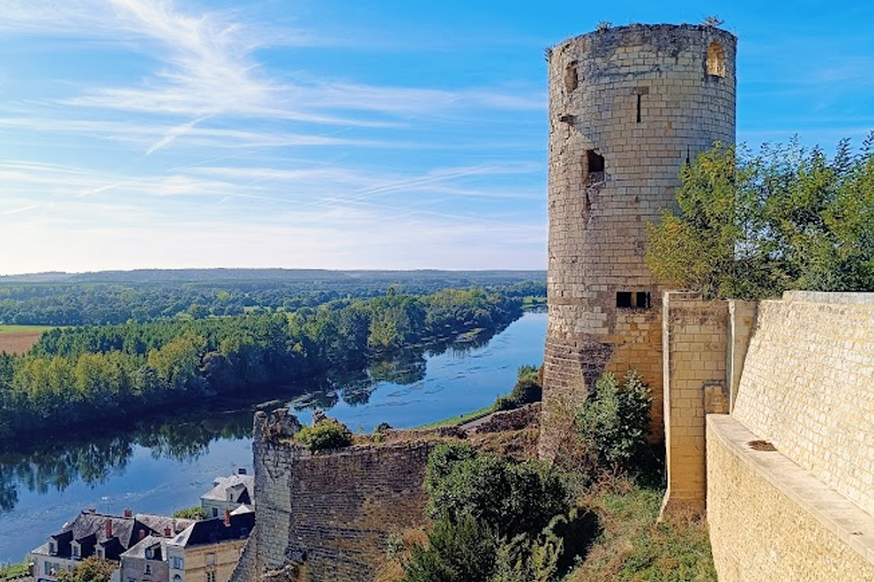 chateau chinon murail pierre centre france medieval famille roadtrip weekend chevalier vacances enfants bebymamn