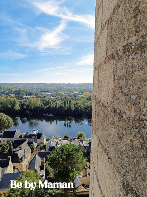 chateau ville chinon murail pierre centre france medieval famille roadtrip mur ville paysage weekend vacances enfants tour bebymaman