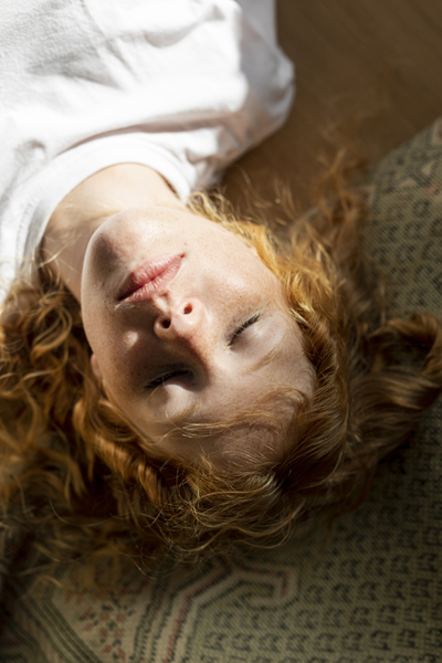 sommeil femme endormie maison bien etre respiration dormir