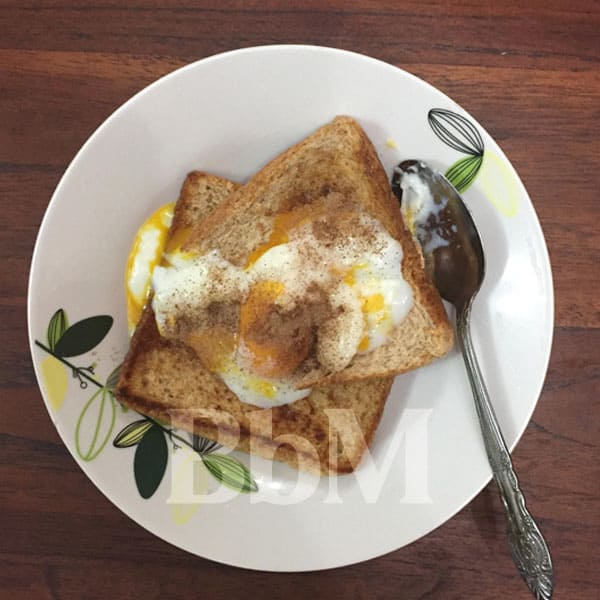 petit dejeuner pain tartine beurre oeuf bebymaman Toasts au beurre et œuf mollet pour un petit-déjeuner salé