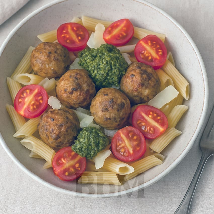 batch cooking recette facile boulette vegetale pate tomate cerise parmesan pesto maison maman hybride