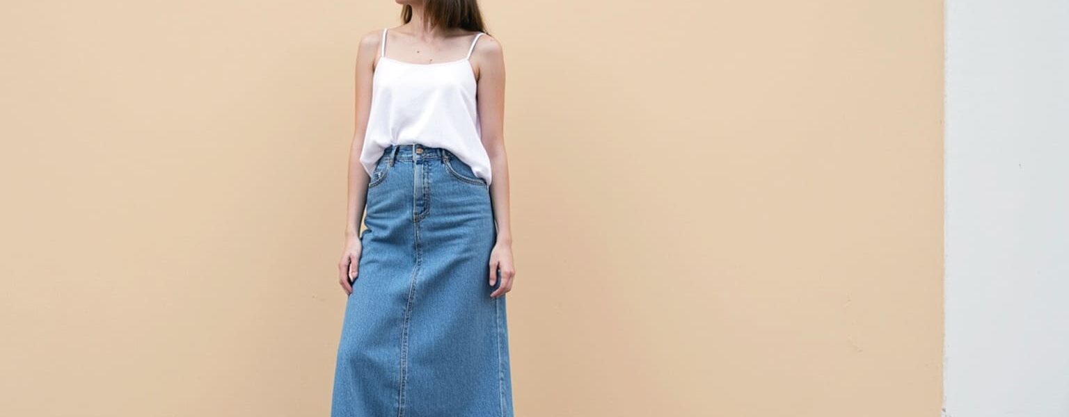 jupe jeans ete 2025 look femme casual bebymaman
