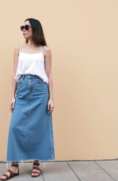 jupe jeans ete 2025 look femme casual bebymaman