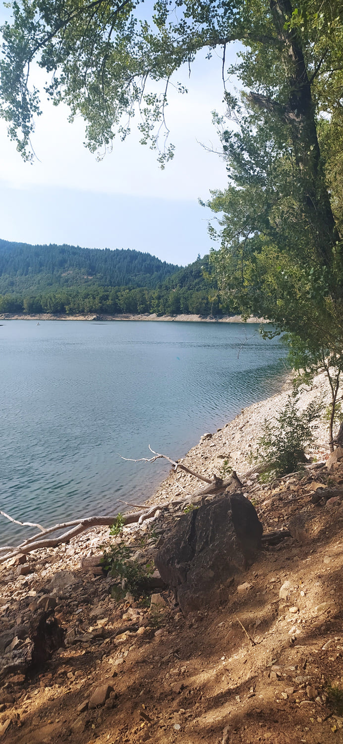 lac davene baignade vacances foret paysage sud naturel arbre sapin bebymaman lac davene baignade vacances foret paysage sud naturel arbre sapin bebymaman