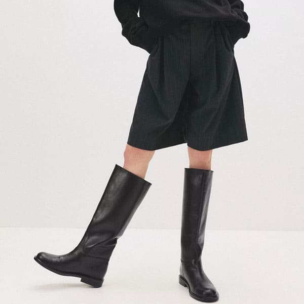 botte pull n bear Bottes noires oversize style équitation SIMMI London, la tendance mode hiver 2025-2026