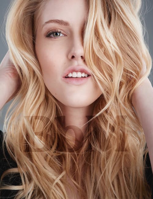 cheveux long wavy coiffure femme moderne 40 ans maman bebymaman Ondulations longues et souples sur cheveux fins