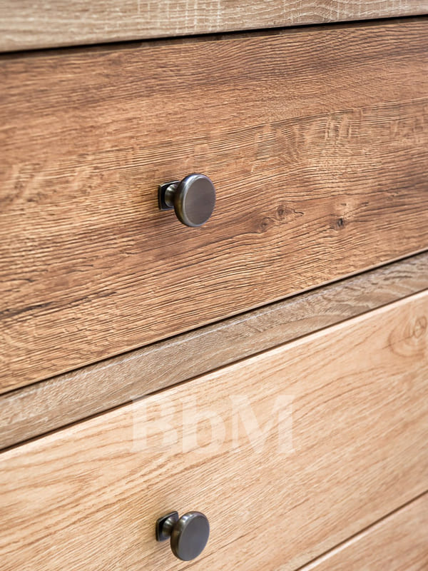 poignee meuble bouton fer idee decoration maison rustique chic campagne elegant amengement interieur bebymaman Boutons de tiroirs en fer forgé sur meuble en bois, détail de décoration rustique chic