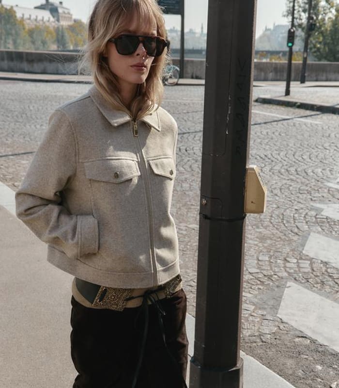 zara tendance veste femme printemp ete 2026 bebymama Veste tendance femme souple beige avec fermeture éclair et col à revers, modèle Zara printemps-été 2026