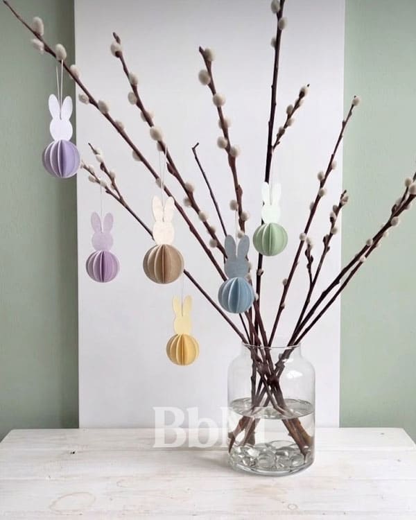 arbre de paques printemps maison decoration lapin papier bebymaman Arbre de Pâques décoré avec suspensions lapins et œufs en papier façon lampion pastel