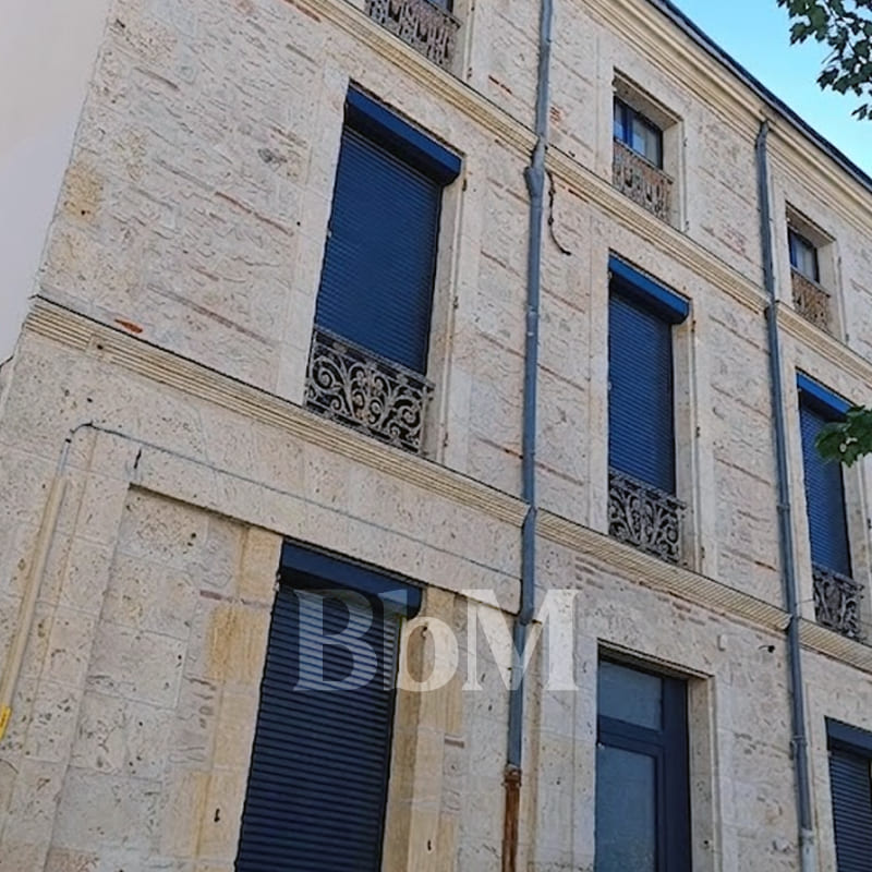 maison ancien habitat bebymaman façade maison centenaire en pierre ancienne avec volets et détails architecturaux maison de caractère rénovation
