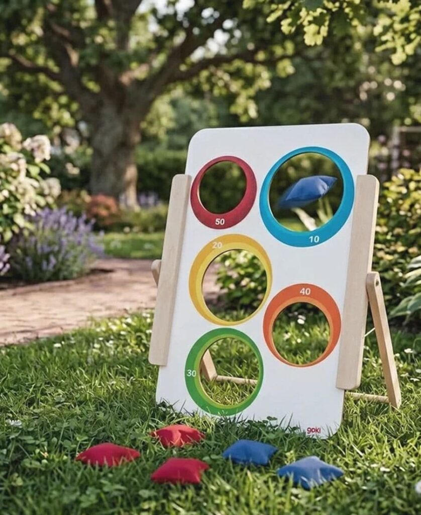 bcdjeux activite exterieur famille jeu de lancer Jeu de lancer avec cibles colorées installé dans un jardin, activité ludique pour enfants et famille en extérieur