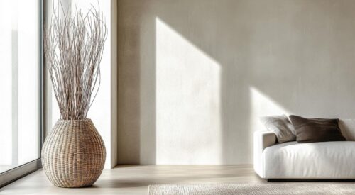 Intérieur minimaliste et apaisant avec lumière naturelle, illustration du minimalisme domestique et du slow home pour alléger la charge mentale