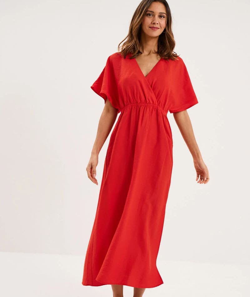 la halle robe rouge bebymaman Robe rouge longue La Halle, coupe fluide décolleté cache-cœur, manches larges, robe été confortable et féminine style minimaliste