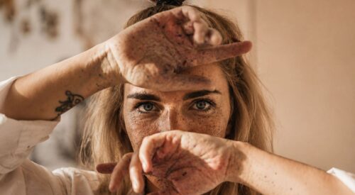 Slow maman : et si on arrêtait enfin de simuler sa propre vie de femme ?