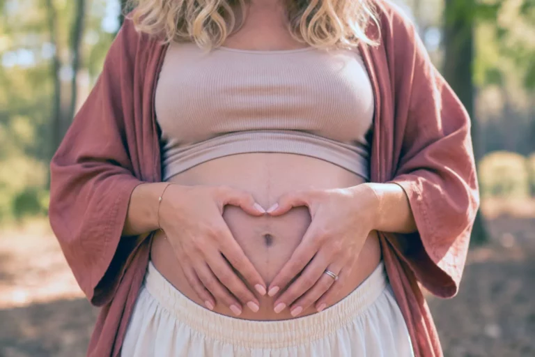 Tomber enceinte à 30 ans : pourquoi j&rsquo;ai eu envie de vivre la saison suivante de ma vie