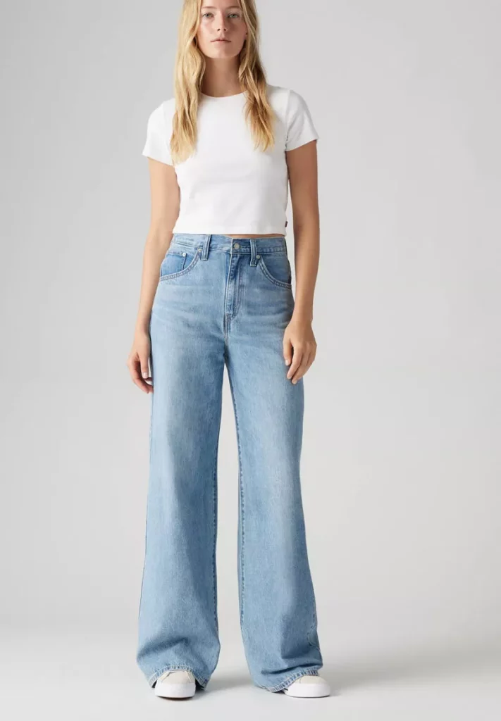 levis jeans wide leg bebymaman Jean wide leg Levi's Cinch Baggy bleu clair taille haute avec coupe ample et silhouette décontractée pour un look automne-hiver.