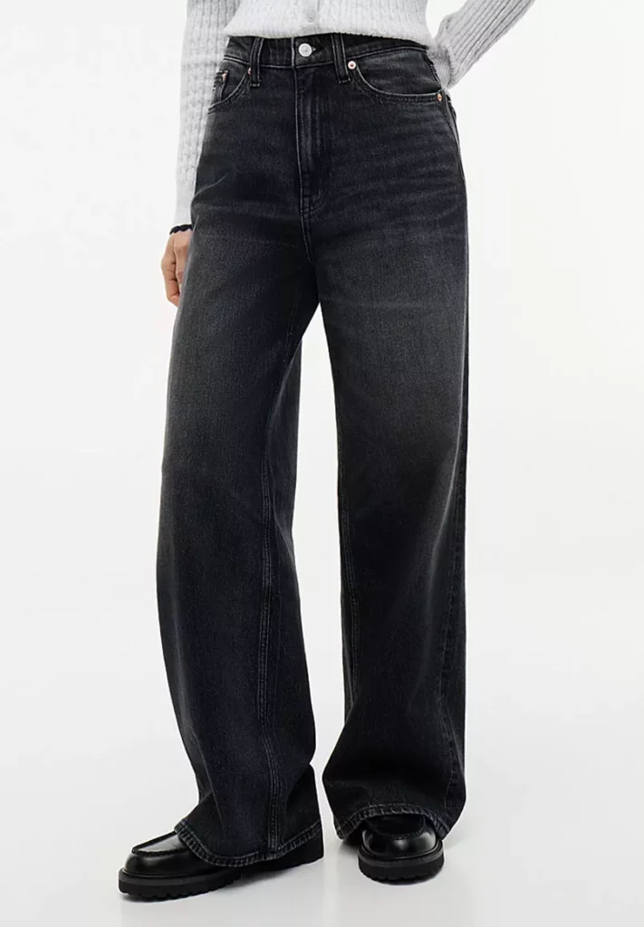 tommy jeans wide leg bebymaman Jean wide leg noir taille haute Tommy Jeans Claire avec coupe ample, idéal pour un look automne-hiver moderne et élégant.