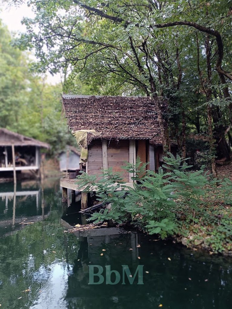 waligator agen parcours bateau pirates cabane 768x1024 1 Cabane et décor au bord de l’eau dans le parc Walygator Sud-Ouest