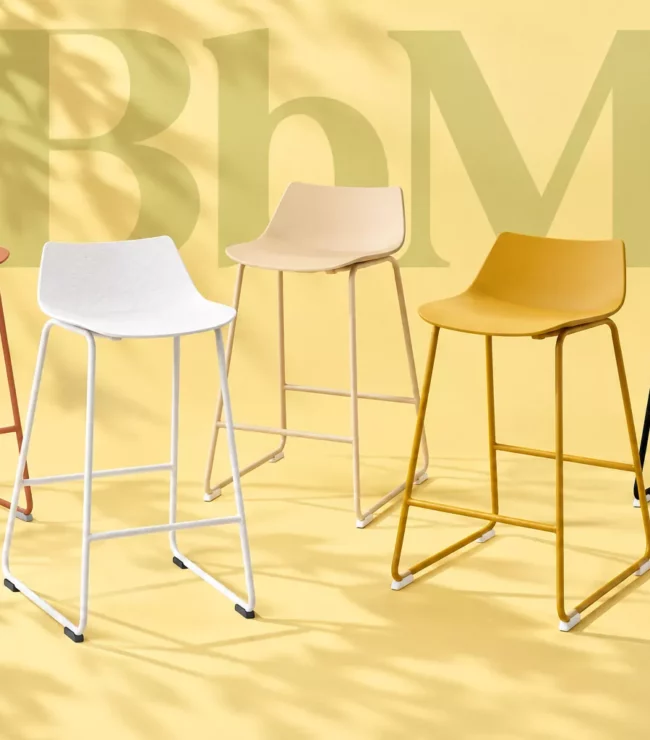 Chaises de bar Lamer dépareillées terracotta blanche beige jaune et noire