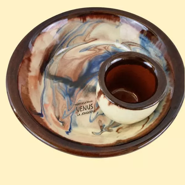 coupelle olive emmau art de la table inspiration sud france Coupelle à olives marbrée bleu, crème et brun avec petit réceptacle intégré.